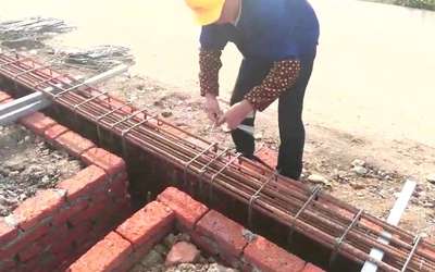 打地基的關(guān)鍵設(shè)備與建設(shè)工程設(shè)計(jì)的基石作用